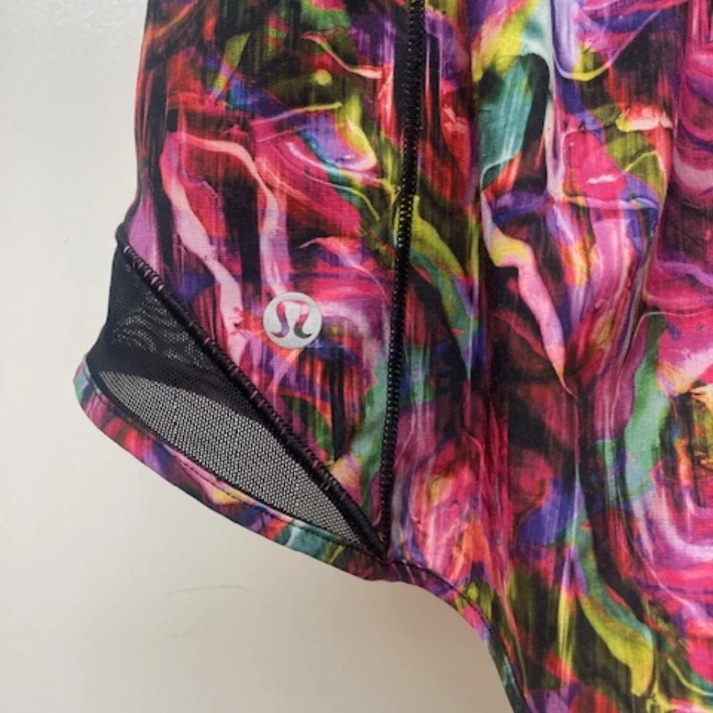 EUC Lululemon Hotty Hot High Rise Shorts 2.5" Hyper Flow - Picture 7 of 8